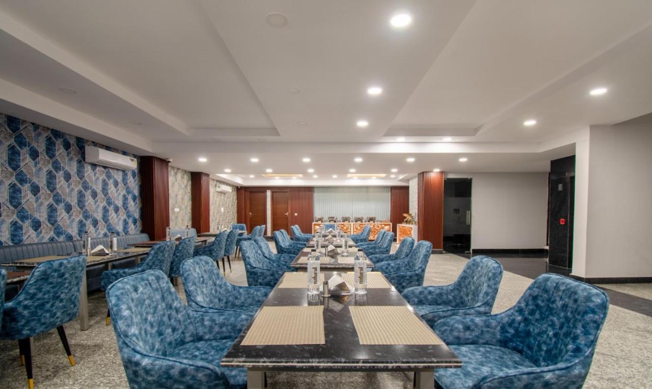 Hotel La Mirage Noida Eksteriør billede