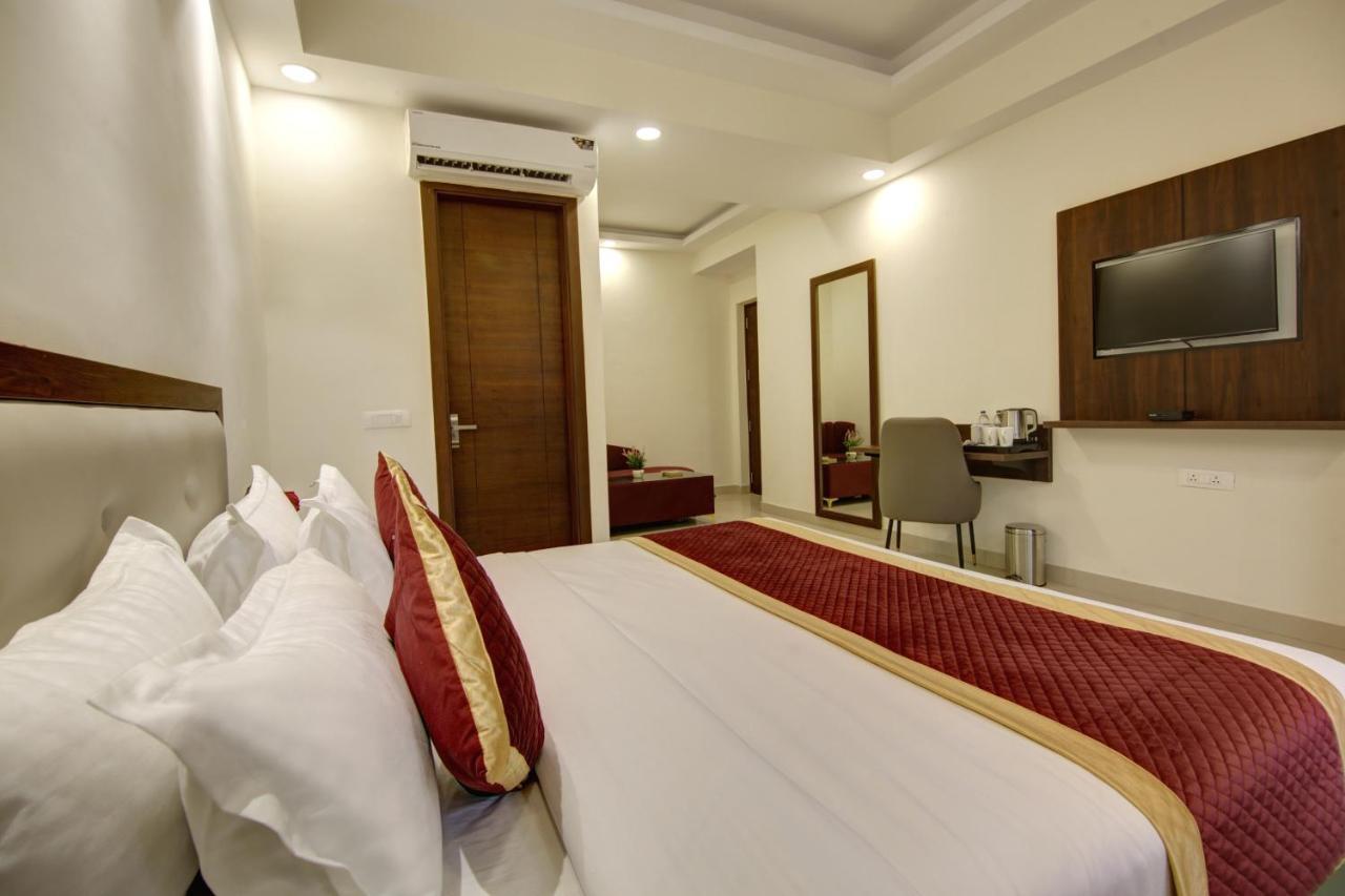 Hotel La Mirage Noida Eksteriør billede